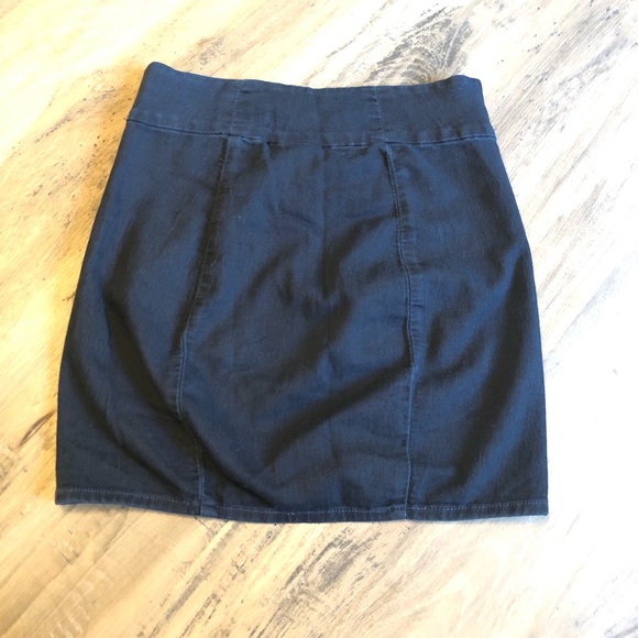 7 For All Mankind Soft Stretchy Skirt (XS) - Picture 3 of 8